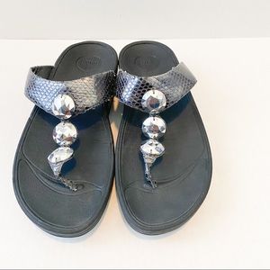 silver fitflops size 4